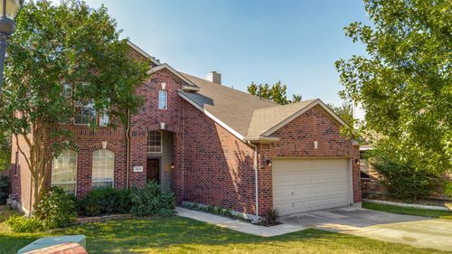 404 E Whitener Rd, Euless, TX, 76040-8546 | Card Image