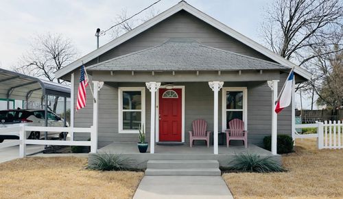 506 W Grand Ave, Comanche, TX, 76442-2323 | Card Image