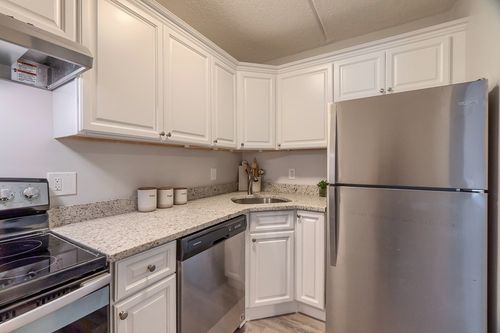apt-c2-159 Franklin St, Stoneham, MA, 02180-1529 | Card Image