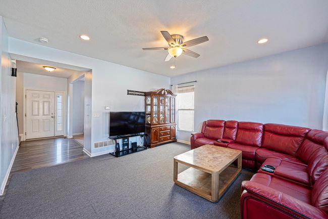 8698 Aconite Dr, House other with 3 bedrooms, 3 bathrooms and null parking in Blacklick OH | Image 11