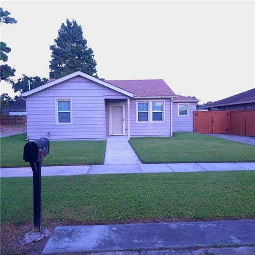 2913 Palmetto St, Chalmette, LA, 70043-3042 | Card Image