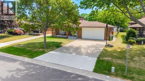 386 Woodridge Dr, Tecumseh, ON, N8N3A8 | Card Image