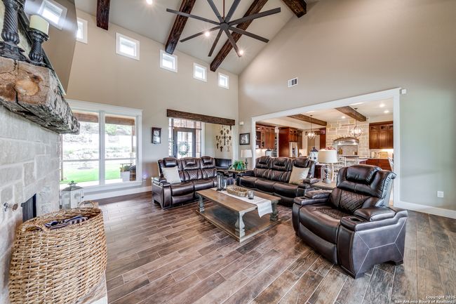 895 Private Road 1742, House other with 4 bedrooms, 5 bathrooms and null parking in Mico TX | Image 7