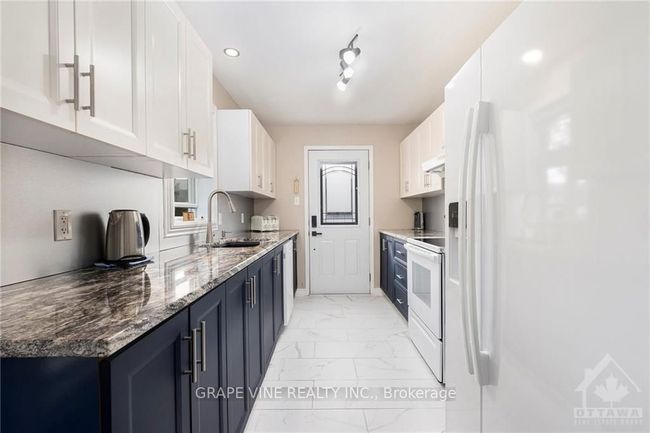 2190 Valley St, House attached with 3 bedrooms, 2 bathrooms and 2 parking in Moose Creek ON | Image 12
