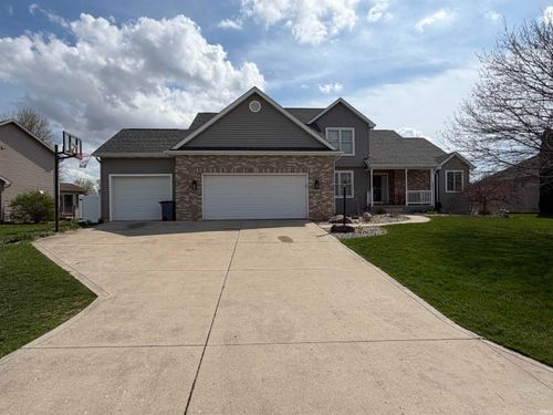 10062 Heather Brooke Dr, Osceola, IN, 46561-7803 | Card Image