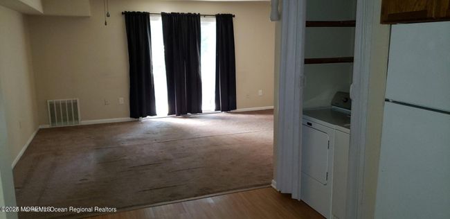31 Pin Oak Ln, Condo with 3 bedrooms, 2 bathrooms and 2 parking in LITTLE EGG HARBOR TWP NJ | Image 4