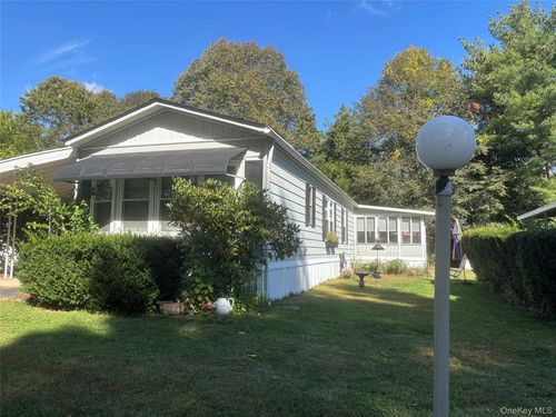 44 Witt Ln, Riverhead, NY, 11901 | Card Image