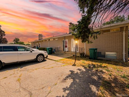 162 Summit View Ct, White Lake, MI, 48386-3517 | Card Image
