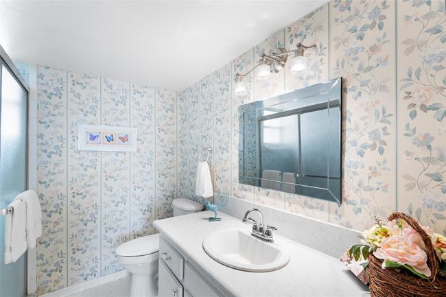 ENSUITE BATH WITH FULL SHOWER | Image 27
