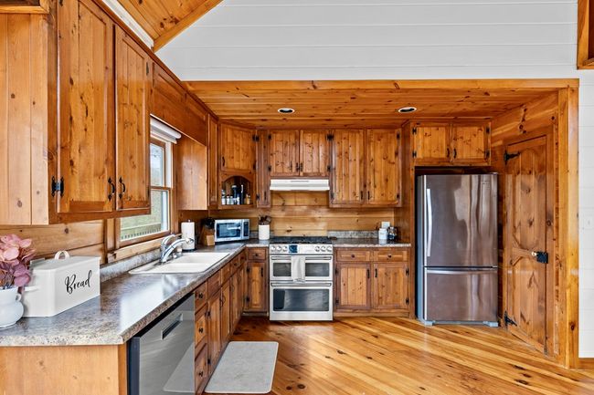 1994 Douthit Rd, Home with 3 bedrooms, 2 bathrooms and 3 parking in Mineral Bluff GA | Image 10