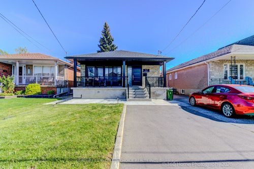 upper-37 Bentworth Ave, North York, ON, M6A1P1 | Card Image