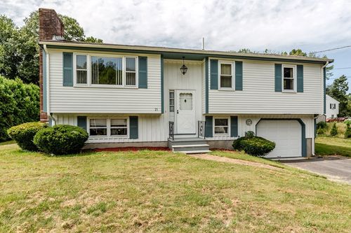 21 Evergreen Dr, Swansea, MA, 02777-4303 | Card Image
