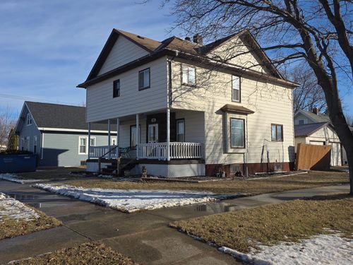 702 4th St Se, Pipestone, MN, 56164-2021 | Card Image