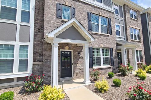 11263 Talamore Cir, Frontenac, MO, 63131-2510 | Card Image