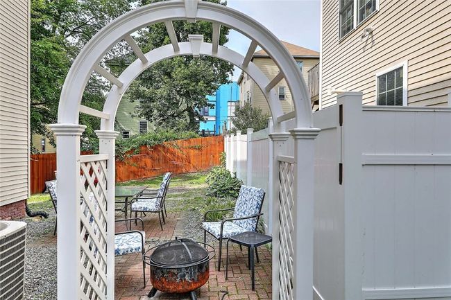 APT-3 - 20 7 Th St, Condo with 2 bedrooms, 1 bathrooms and 2 parking in Providence RI | Image 32