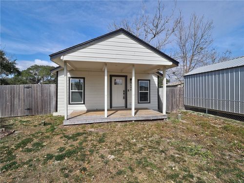 648 S 9th St, Aransas Pass, TX, 78336-3927 | Card Image