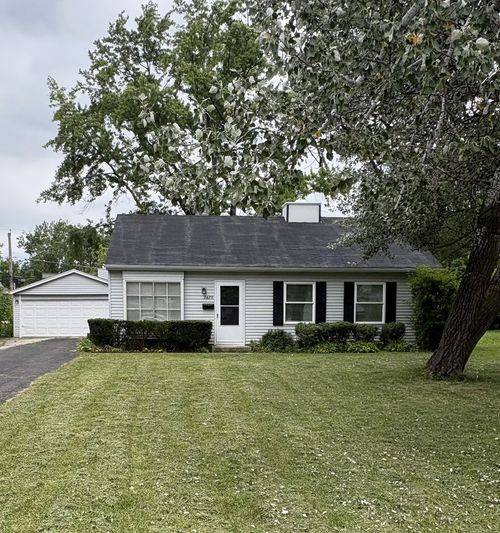3420 Greenbriar Dr, Glenview, IL, 60025-4523 | Card Image