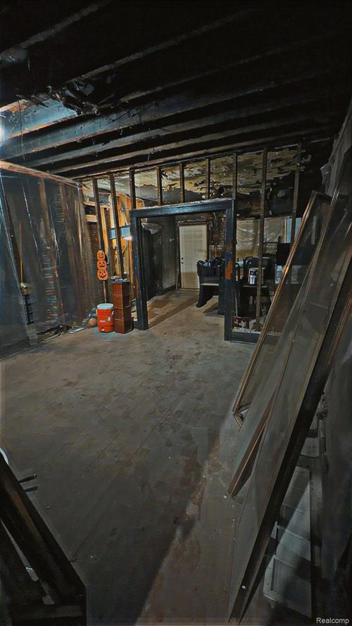 9453 Edgewood St, Detroit, MI, 48213-2242 | Card Image