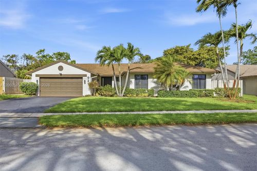 921 Monticello Ave, Davie, FL, 33325-1257 | Card Image