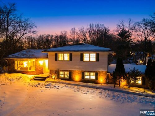 1011 Washington Ave S, Old Tappan, NJ, 07675-7208 | Card Image