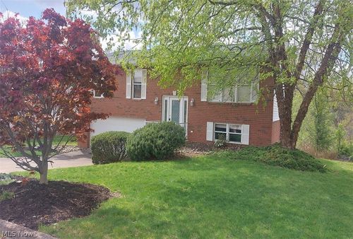 3241 Saint Charles Drive, Steubenville, OH, 43952 | Card Image
