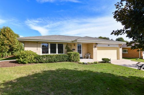 5152 Maplewood Drive, GREENDALE, WI, 53129 | Card Image