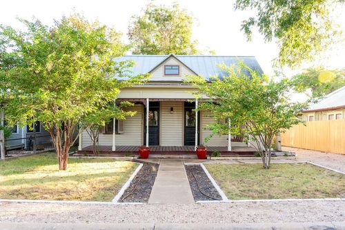 514 W Austin St, Fredericksburg, TX, 78624-3210 | Card Image