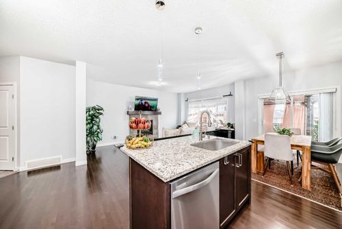 165 Hillcrest Dr Sw, Airdrie, AB, T4B0Y8 | Card Image