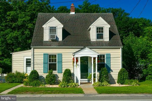 172 Martinsburg Rd, BERKELEY SPRINGS, WV, 25411-1458 | Card Image
