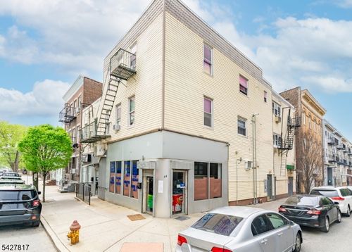 99 Pulaski St, Newark, NJ, 07105-2522 | Card Image
