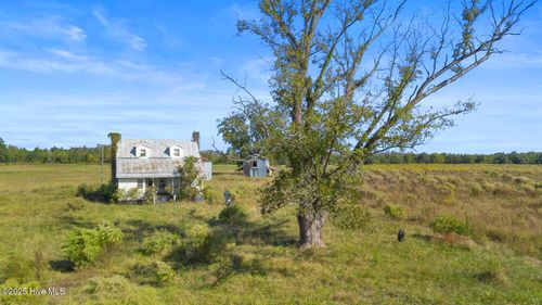 2438 White Oak River Rd, Maysville, NC, 28555-9344 | Card Image