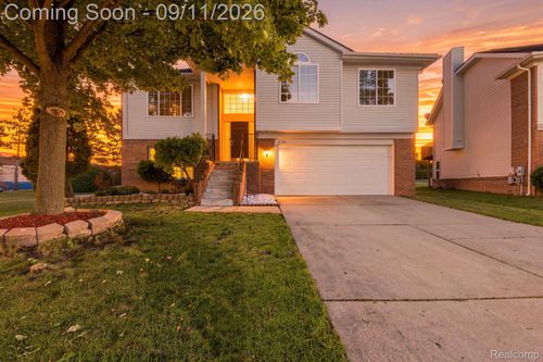 3201 Lynhurst Ct, Rochester, MI, 48306-1483 | Card Image