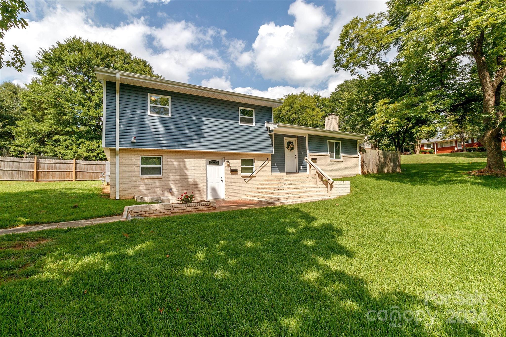 Sharonbrook Dr, Charlotte, NC 28210
