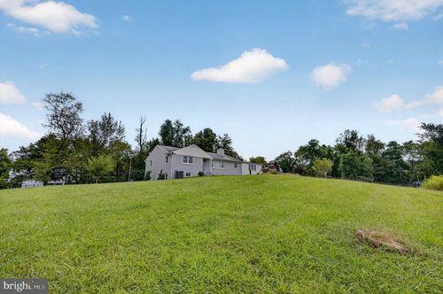 10022 Colvin Run Rd, GREAT FALLS, VA, 22066-1832 | Card Image