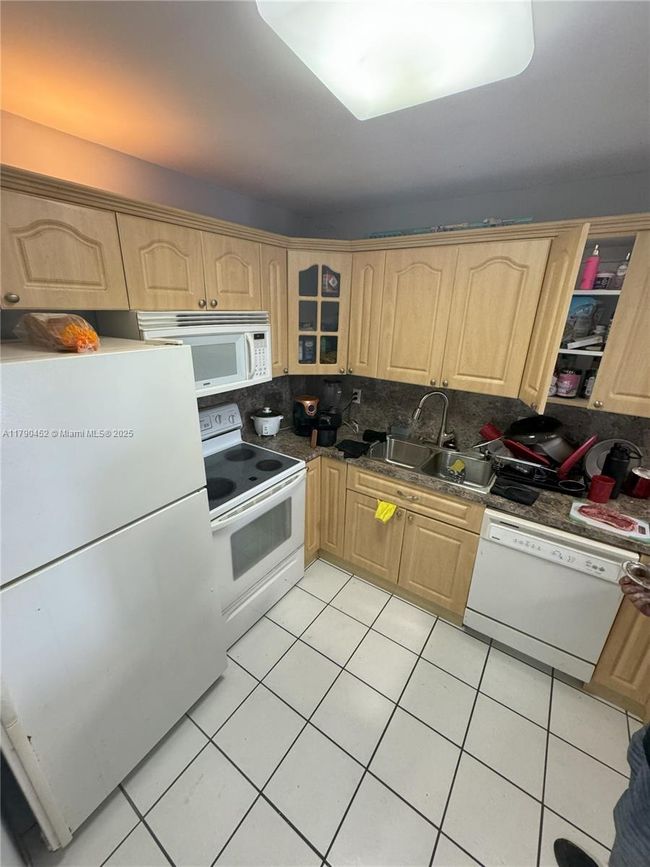 APT-404 - 8005 Lake Dr, Condo with 1 bedrooms, 1 bathrooms and null parking in Doral FL | Image 10
