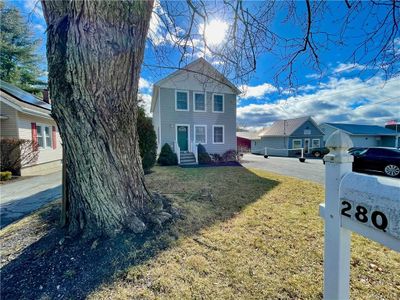 View of front facade with a front yard | Image 1