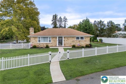 12 Kendon Dr, Palmer Twp, PA, 18045-5506 | Card Image