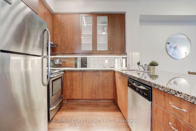 901 - 131 Upper Duke Cres, Condo with 1 bedrooms, 1 bathrooms and null parking in Markham ON | Image 4