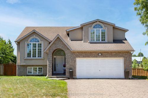 8207 Beaver Glen Dr, Niagara Falls, ON, L2H3K5 | Card Image