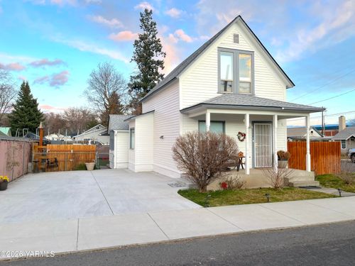 109 Sinclair Ave, Naches, WA, 98937-8822 | Card Image