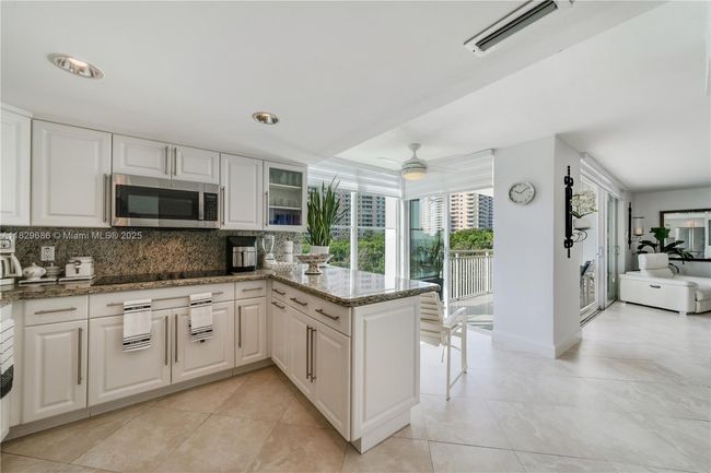 APT-5H - 609 Ocean Dr, Condo with 2 bedrooms, 2 bathrooms and null parking in Key Biscayne FL | Image 22