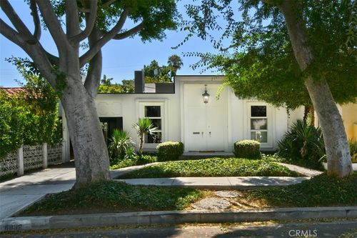 8832 Ashcroft Ave, West Hollywood, CA, 90048-2402 | Card Image