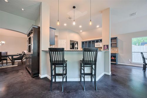 210 N Wimberly Way, Conroe, TX, 77385-3435 | Card Image