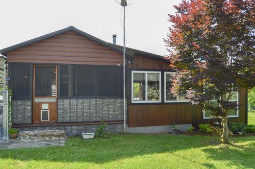 28 Cottage St, CROSSVILLE, TN, 38571-1251 | Card Image