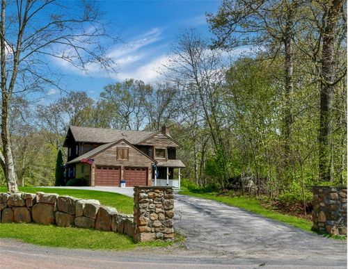 2 Overlook Dr, Ashaway, RI, 02804-2600 | Card Image