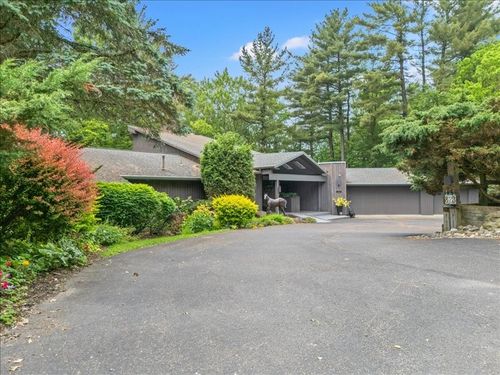 823 Skylane Ter, Endicott, NY, 13760-1603 | Card Image