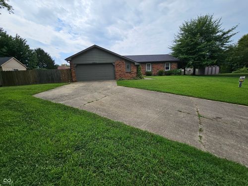 8611 Kenasaw Ct, Indianapolis, IN, 46217-6039 | Card Image