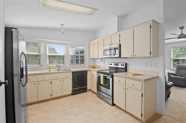 Kitchen | Image 11