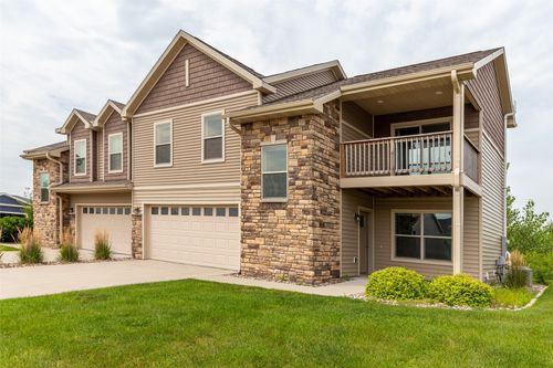 1104 Cheyenne Dr, Nevada, IA, 50201-8016 | Card Image