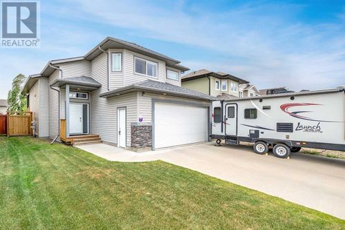 8926 94 Ave, Grande Prairie, AB, T8X0M3 | Card Image